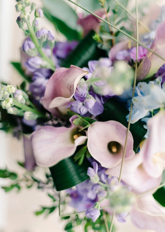 BOUQUET DANS LES TEINTES DE BLANC & LILAS