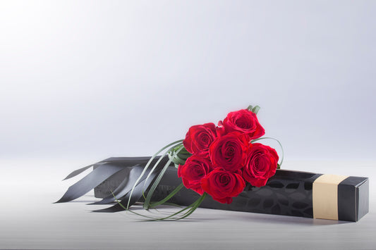 Fleuriste Carte Blanche - 6 roses rouges