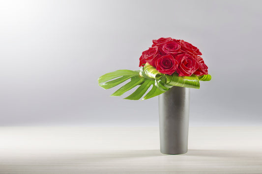 BOUQUET DE 12 ROSES & VASES